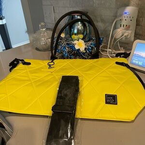 IHKWIP HAUTE TOTE WITH GUITAR STRAP